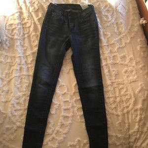 Levi’s skinny jeans size 25